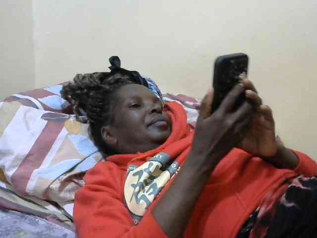 Sweet-mommy webcam