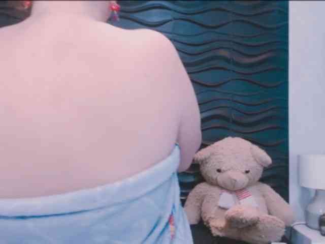 AlexaBenet webcam