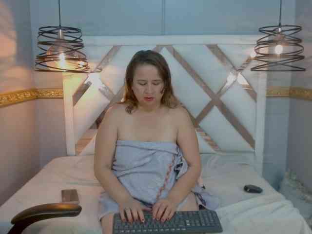 AlexaBenet webcam