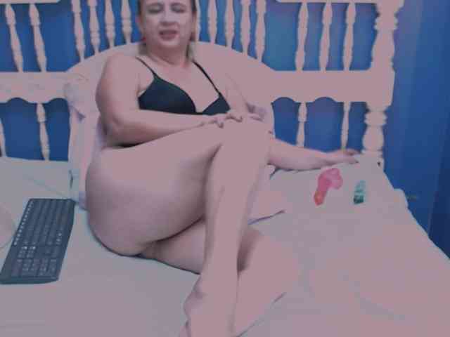 AlexaBenet webcam
