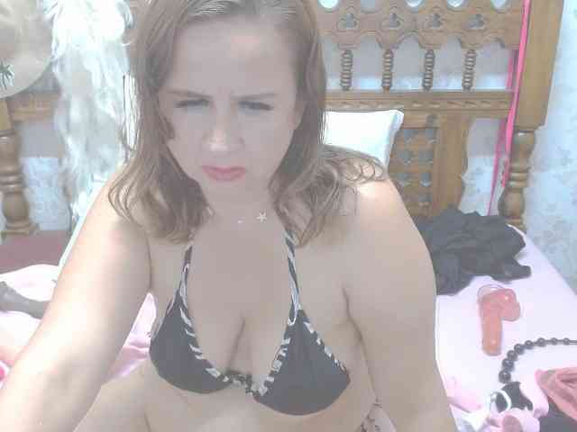 AlexaBenet webcam