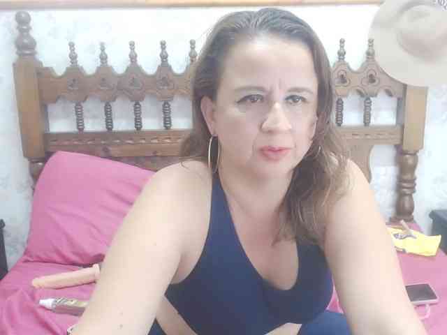 AlexaBenet webcam
