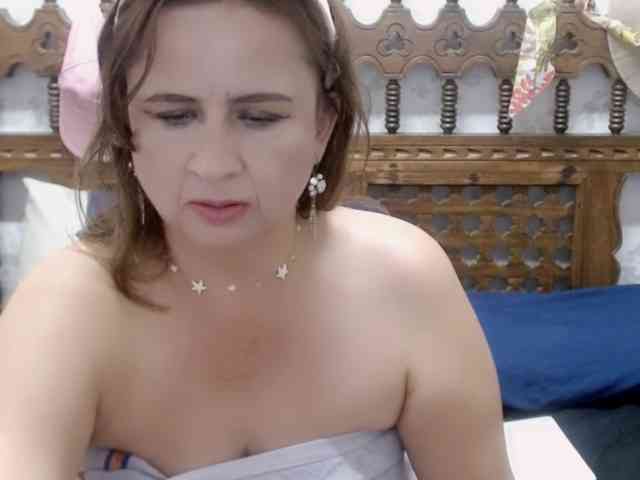 AlexaBenet webcam