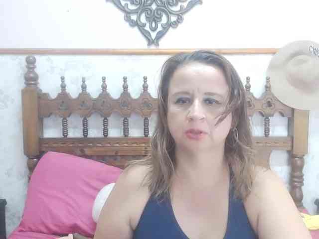AlexaBenet webcam