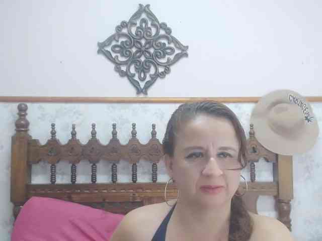 AlexaBenet webcam