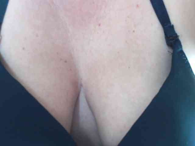 AlexaBenet webcam