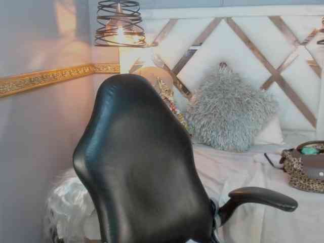 AlexaBenet webcam