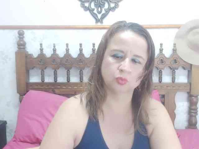 AlexaBenet webcam