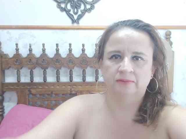 AlexaBenet webcam