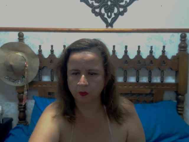 AlexaBenet webcam