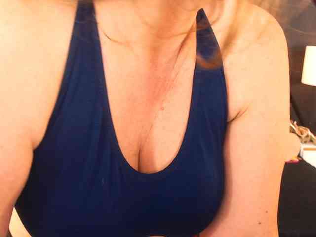 AlexaBenet webcam