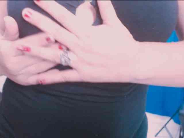 AlexaBenet webcam