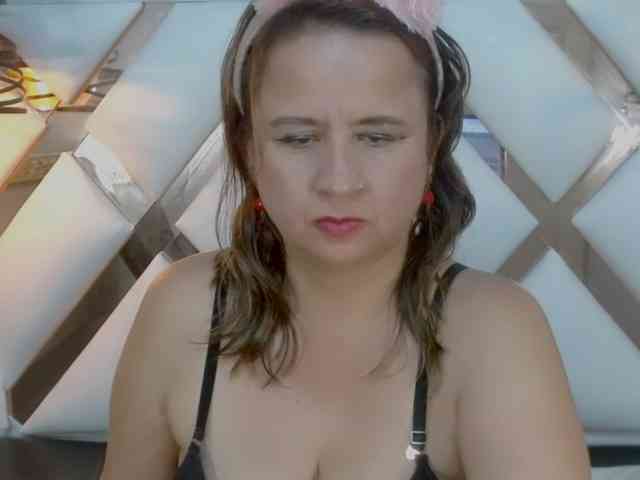 AlexaBenet webcam