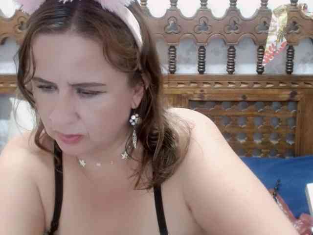 AlexaBenet webcam