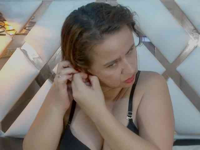 AlexaBenet webcam