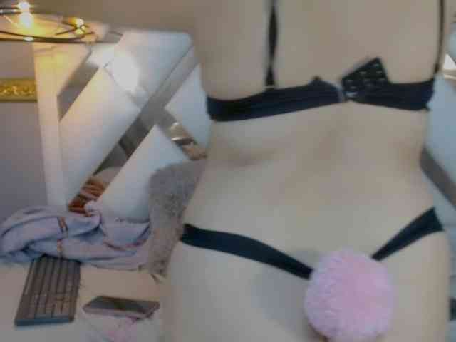 AlexaBenet webcam