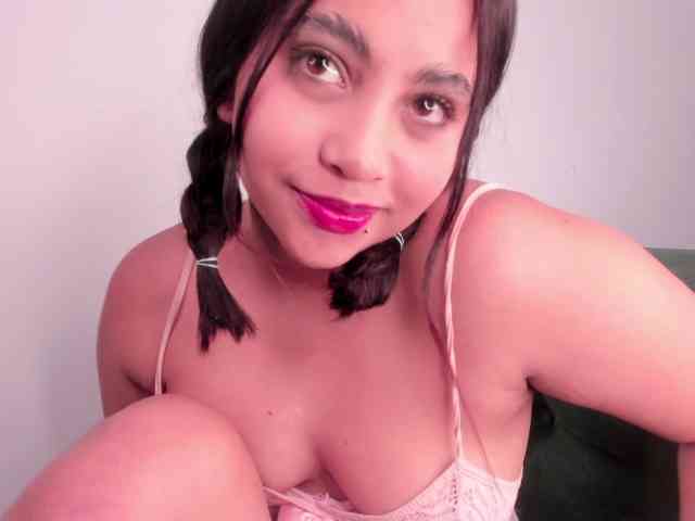 MelodyyJones webcam