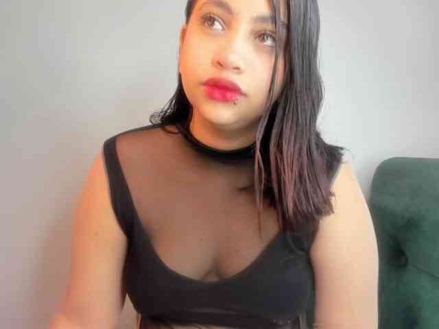 adult webcam MelodyyJones