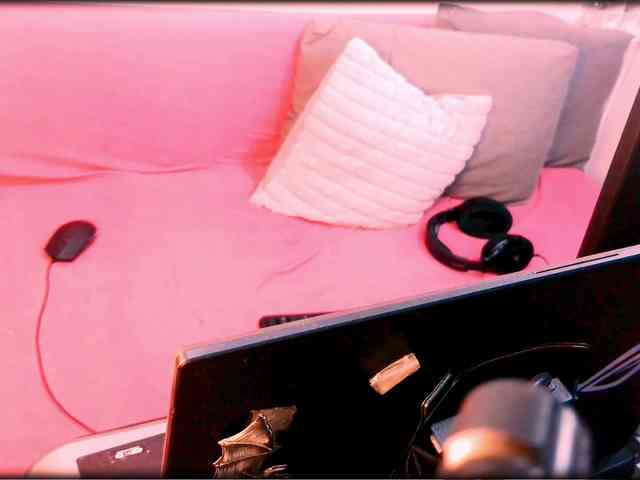 lurosmodasy Live Webcam on BongaCams