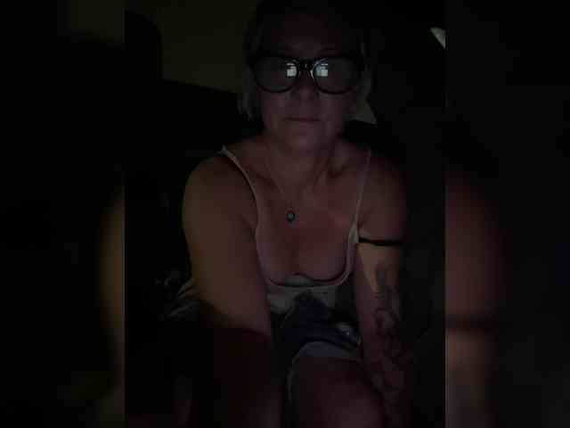 BustedKnuckleSlut webcam