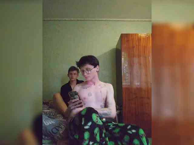 2Hot-boys