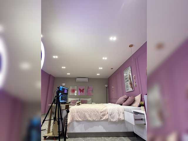 LeiaStone live cam profile