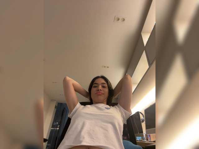 LeiaStone's BongaCams show and profile