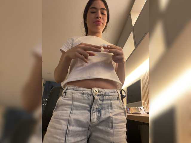 LeiaStone's BongaCams show and profile