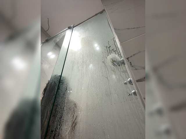 LeiaStone's BongaCams show and profile