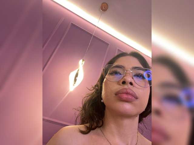 LeiaStone's BongaCams show and profile