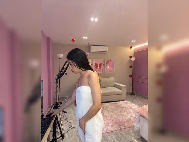 LeiaStone's BongaCams show and profile