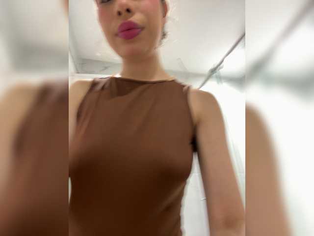 LeiaStone's BongaCams show and profile