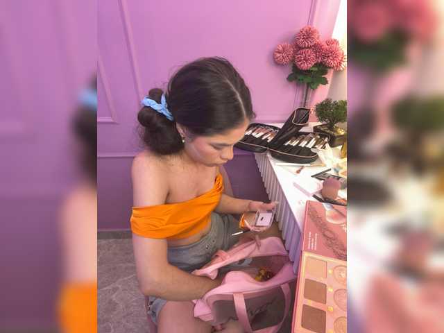 LeiaStone's BongaCams show and profile