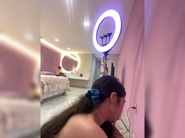 LeiaStone's BongaCams show and profile