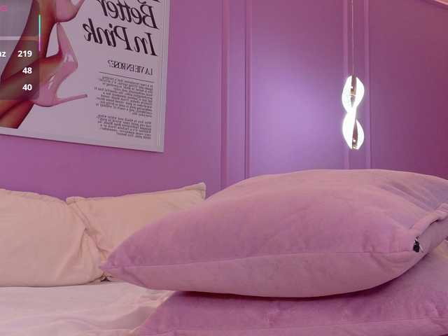 LeiaStone's BongaCams show and profile