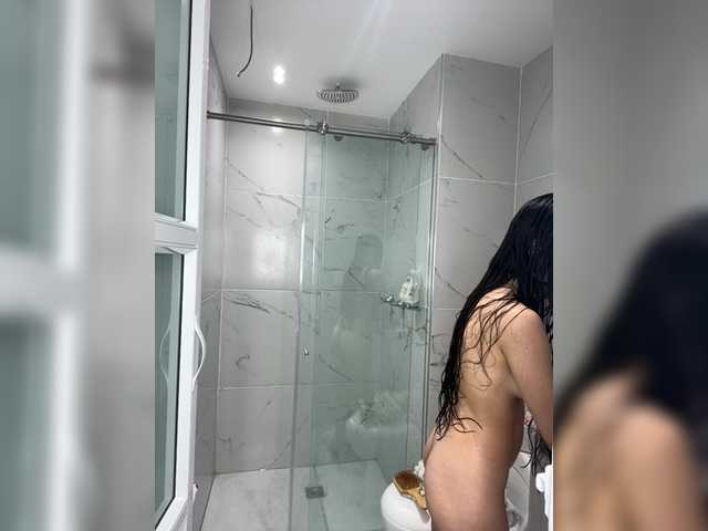 LeiaStone's BongaCams show and profile