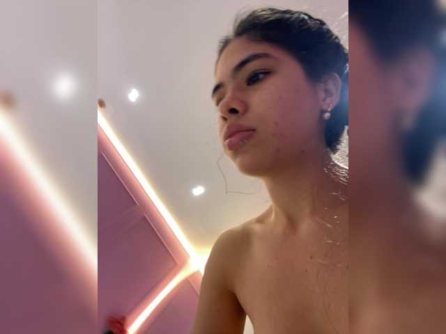 LeiaStone's BongaCams show and profile