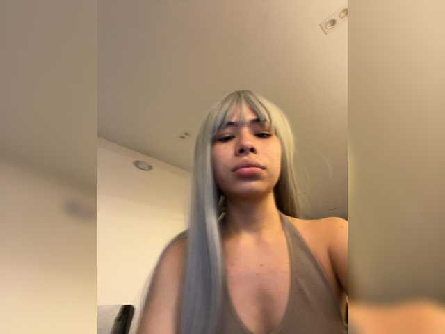 LeiaStone's BongaCams show and profile