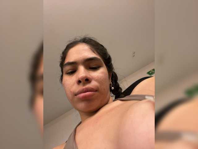 LeiaStone's BongaCams show and profile