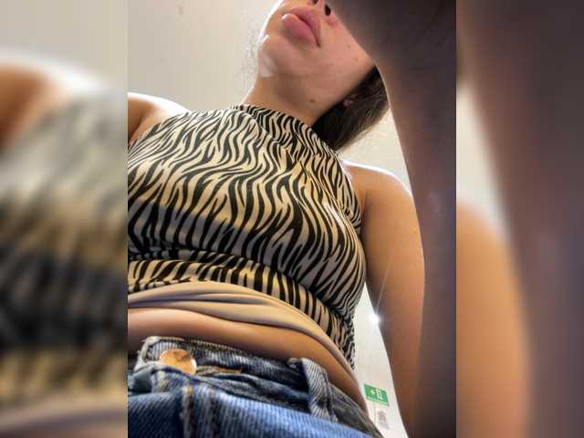 LeiaStone's BongaCams show and profile