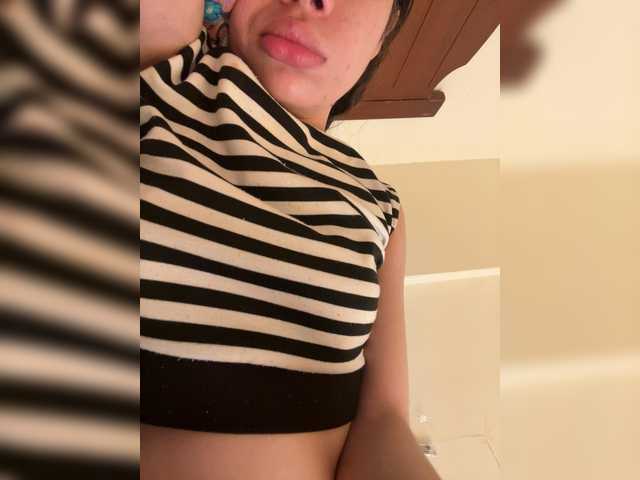 LeiaStone live cam profile