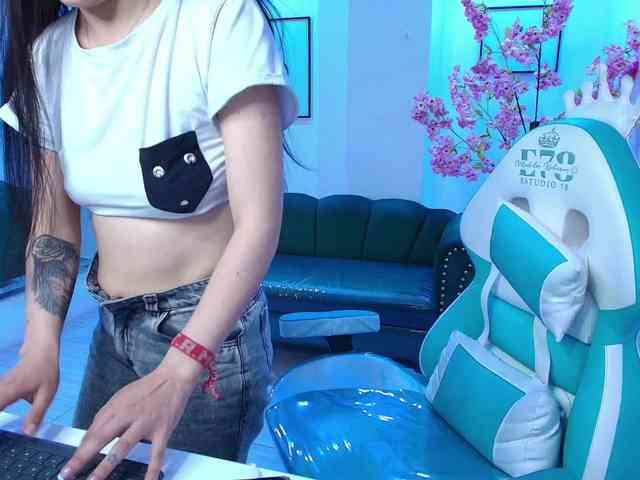 Nahomi-rousset webcam