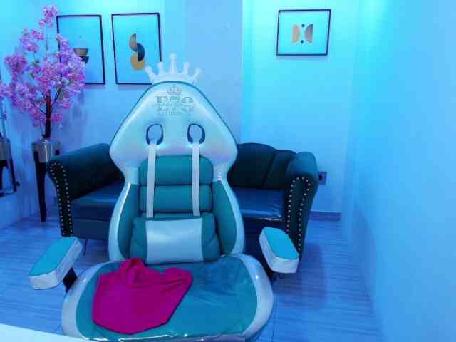 Nahomi-rousset webcam