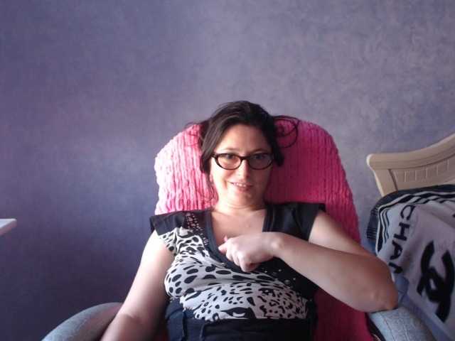 AmandaFresh24's BongaCams show and profile