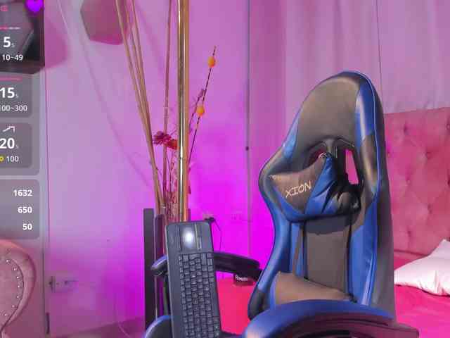 TaylorBlack Live Webcam on BongaCams