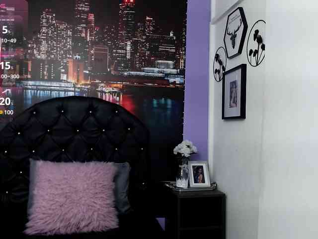 brigethMiller webcam