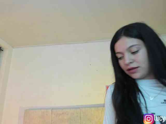 LucyEvanss webcam