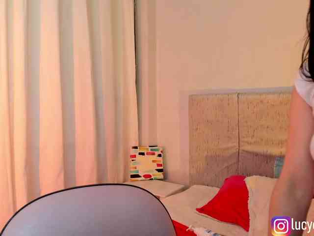 LucyEvanss webcam