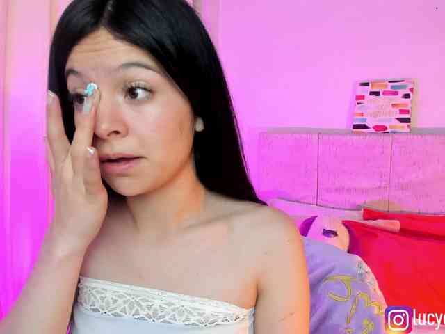 LucyEvanss webcam