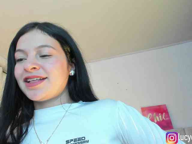 LucyEvanss webcam